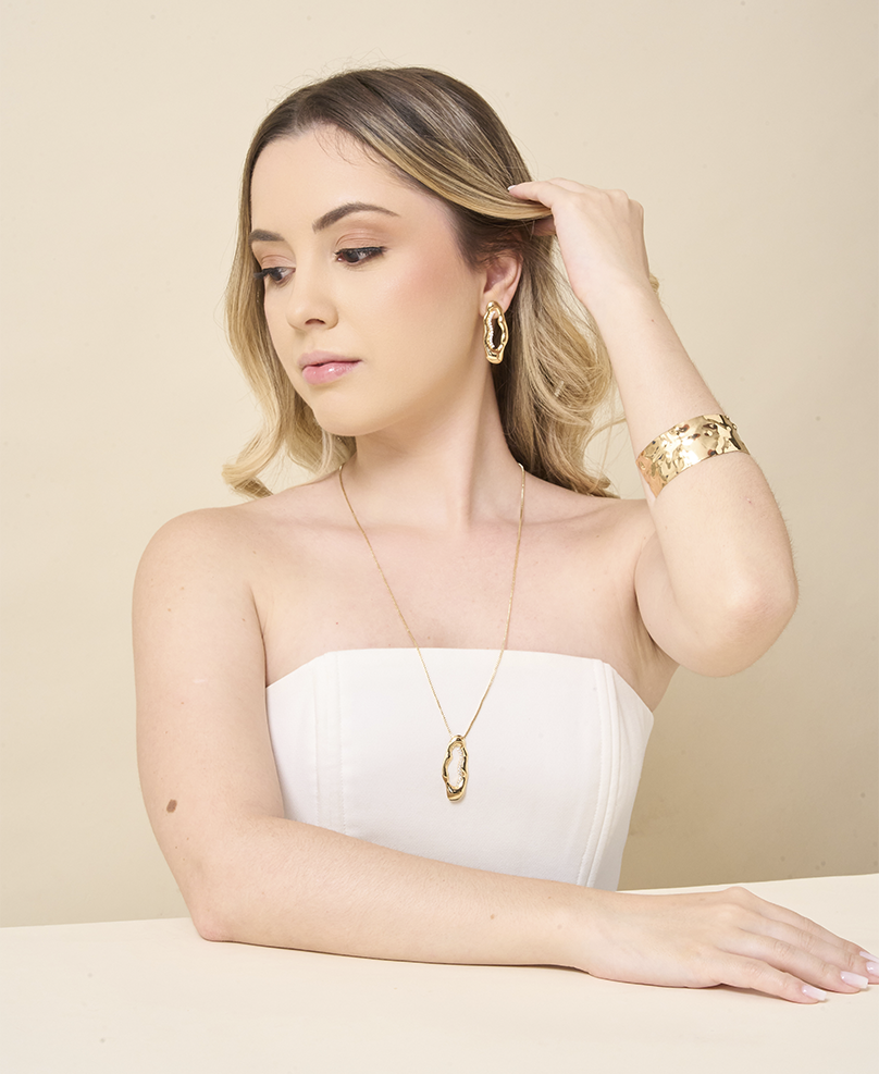 Bracelete liso dourado grosso